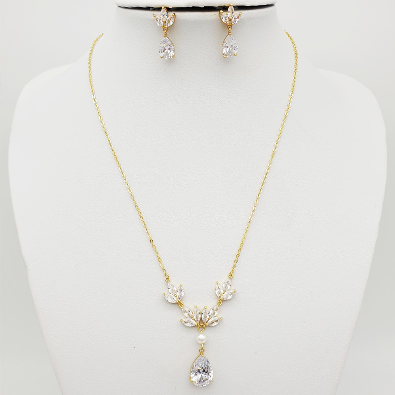 Gold pearl simple necklace set