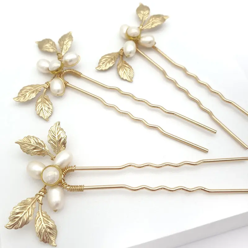 Hair Ornament – Floral Hair Pin With Red Stone | Gujjadi Swarna Jewellers