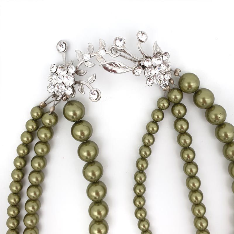 Collar 3 strand olive pearl necklace