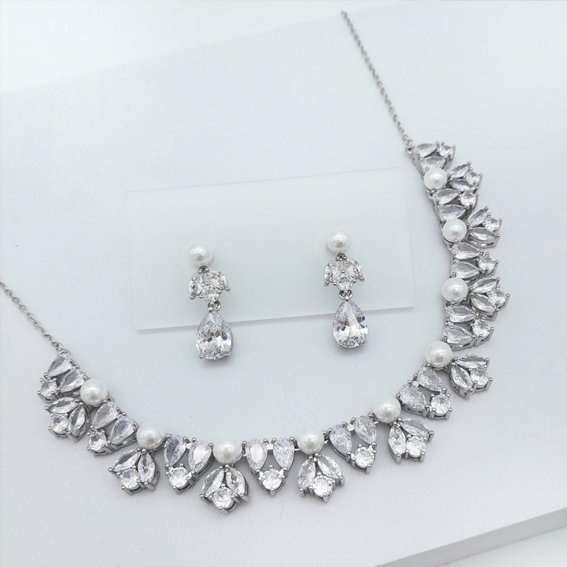 Silver pearl bridal necklace set