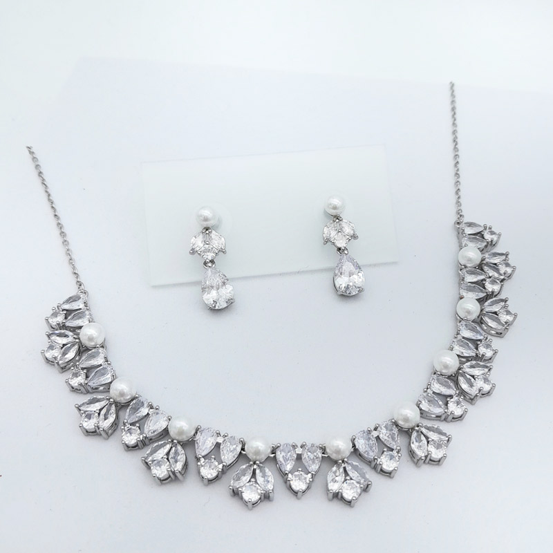 Silver pearl necklace set