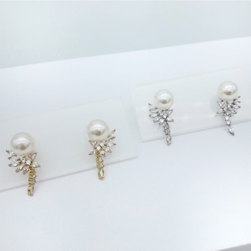 Silver or gold pearl earrings